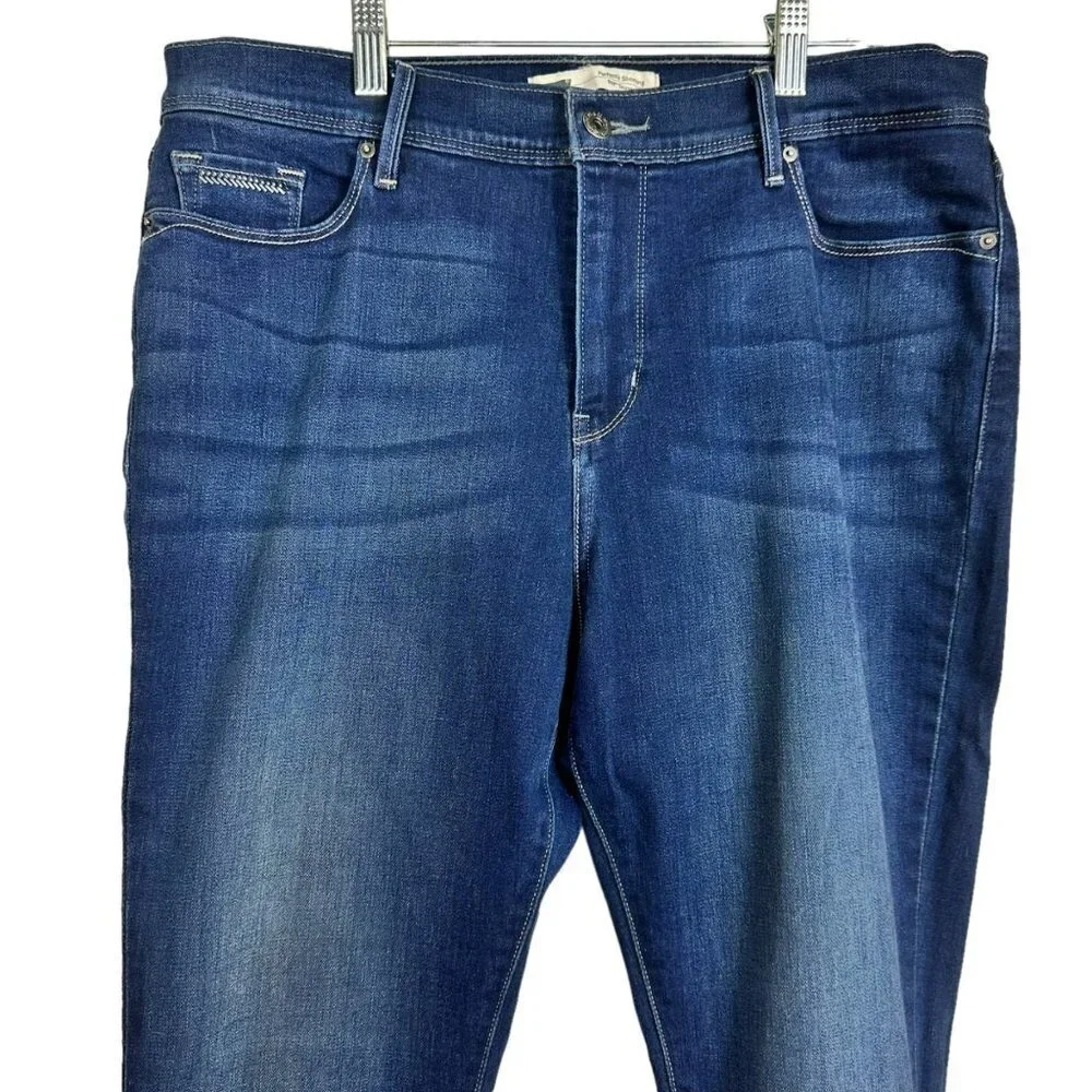 Levi’s Perfectly Slimming 512 Straight‎ Leg Jeans 33/29
